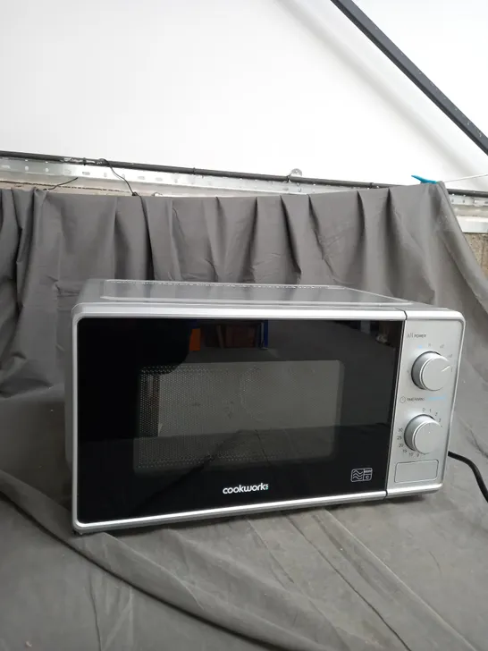 BOXED COOKWORKS 700W SILVER MICROWAVE 