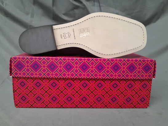 BOXED PAIR OF TORY BURCH PERRINE LEATHER LOAFERS IN BLACK US SIZE 9.5