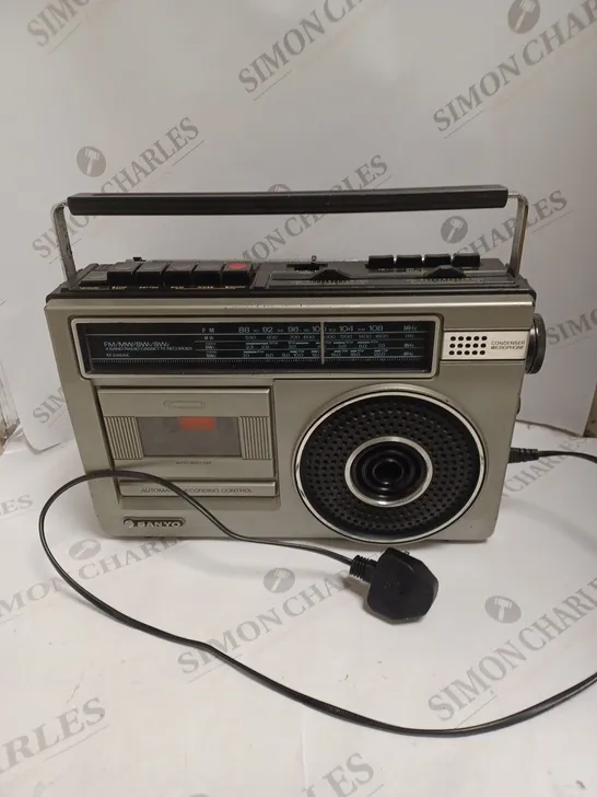 SANYO M2464K VINTAGE RADIO PLAYER 