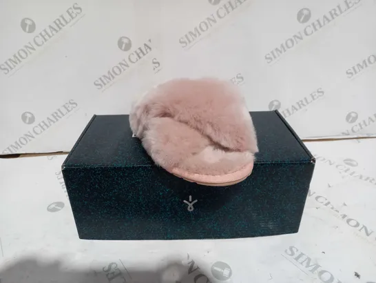 PAIR OF FLUFFY SLIPPERS (PINK)