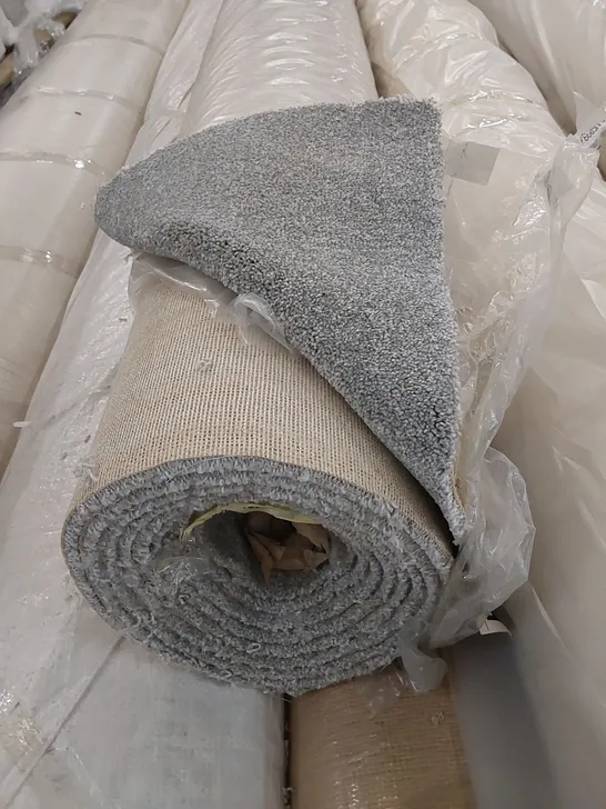 ROLL OF QUALITY ULTIMATE IMPRESSIONS PRECIOUS CARPET // APPROX SIZE: 3 X 6.1