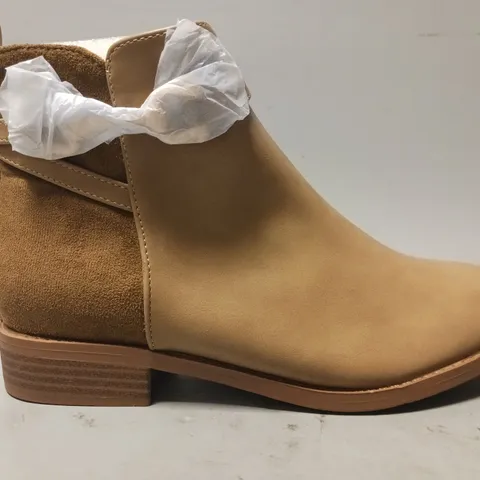 BOXED PAIR OF DESIGNER ANKLE BOOTS IN KHAKI EU SIZE 39