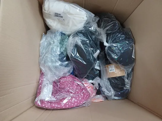 LARGE QUANTITY OF ASSORTED CLOTHING TO INCLUDE SOCKS, JUMPERS, CARDIGANS, ETC