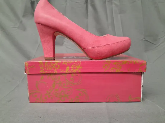 BOXED PAIR OF CLARA'S CLOSED TOE HEELED SHOES IN RED EU SIZE 37