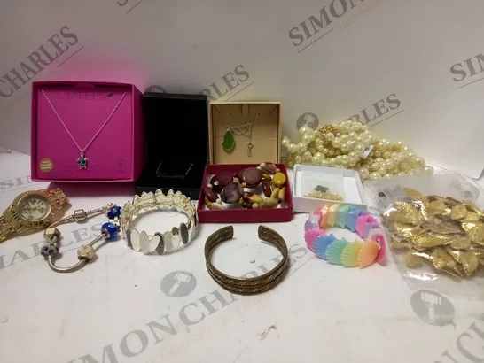 BOX OF APPROX 20 ASSORTED ITEMS OF JEWELLERY TO INCLUDE BRACELETS, WATCHES, NECKLACES, ETC 