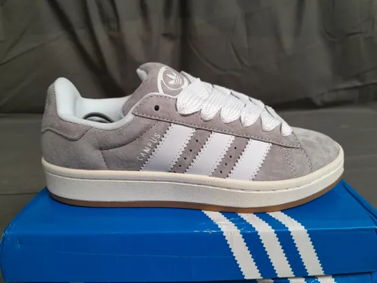 BOXED PAIR OF ADIDAS CAMPUS TRAINERS SIZE UK 5 