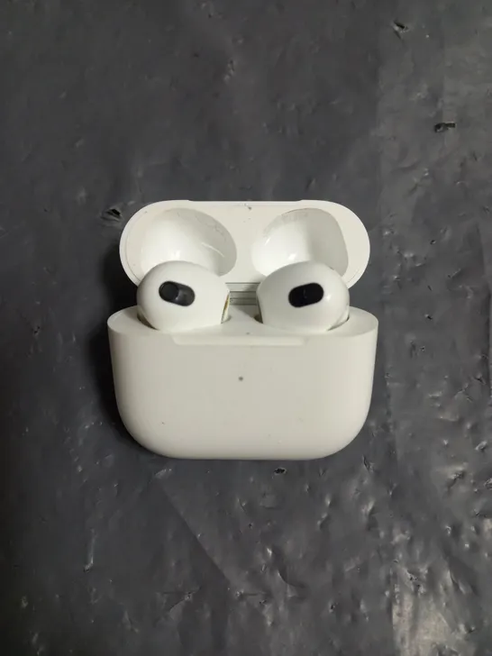 PAIR OF APPLE AIRPODS 3RD GEN IN WHITE