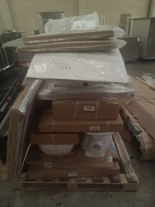 PALLET OF ASSORTED ITEMS SUCH AS TOILETS, SHOWER PANELS, COUNTERTOP BASIN