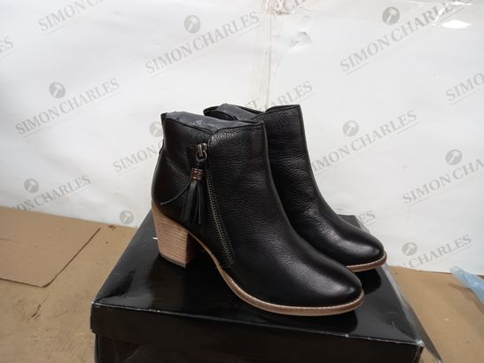 PAIR OF BOXED DUNE "PROFOUND" DARK BROWN/BLACK ANKLE BOOTS WITH TASSLED ZIP, EU SIZE 38