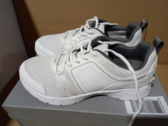 VIONIC DEVRA WHITE TRAINERS - SIZE 4.5