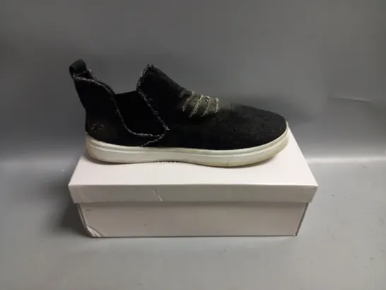 BOXED WS SHOES UNISEX  BLACK DENIM TRAINERS. SIZE EU 38