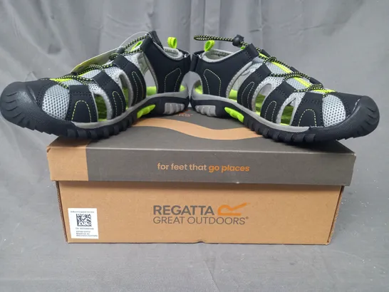 BOXED PAIR OF REGATTA KIDS WESTSHORE SANDALS IN BLACK/LIME GREEN UK SIZE 4