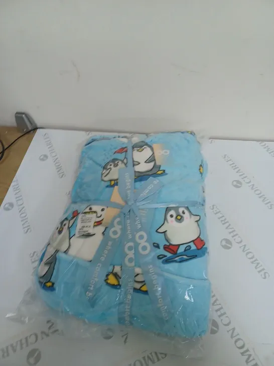 OODIE OVERSIZED WEARABLE BLANKET - PENGUINS