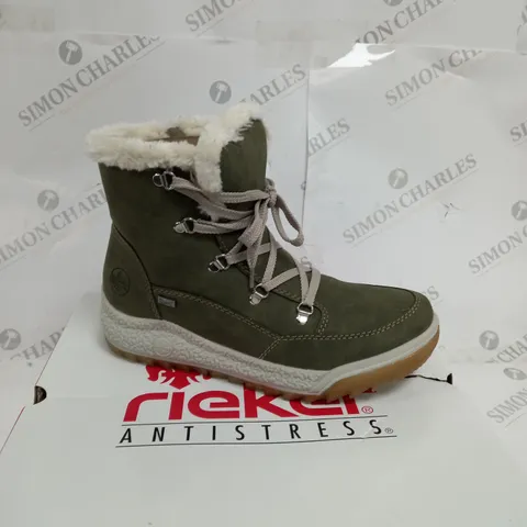 BOXED PAIR OF RIEKER ANTISTRESS BOOTS SIZE EUR 41