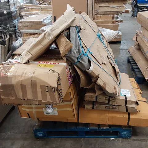 PALLET OF ASSORTED GARDEN FURNITURE PARTS 