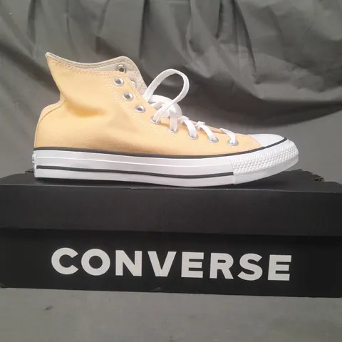 BOXED PAIR OF CONVERSE SHOES IN CUSTARD YELLOW UK SIZE 6.5