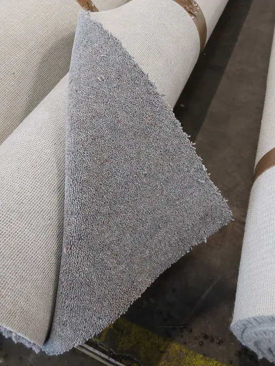 ROLL OF QUALITY DIM HEATHERS CARPET // SIZE APPROX: 5m X 1.99m