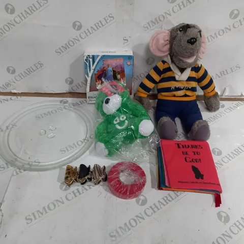 APPROXIMATELY 10 ASSORTED ITEMS TO INCLUDE ROLAND RAT, TEDDY BEARS AND MICROWAVE PLATE