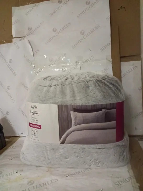 BRAND NEW SUPER SOFT FAUX FUR DUVET SET - SUPER KING 