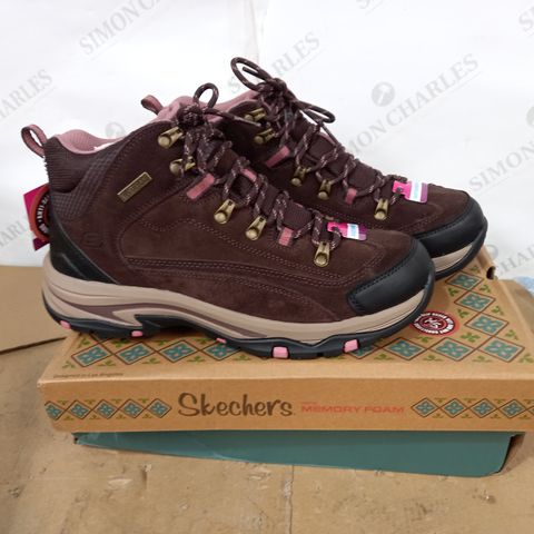 BOXED PAIR OF SKECHERS, BROWN & PINK LACE-UP HIKING ANKLE BOOTS, UK SIZE 8