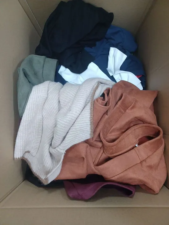 LARGE BOX OF APPROXIMATELY 25 VARIOUS CLOTHING ITEMS TO INCLUDE CARDIGANS, JEANS, AND TROUSERS ETC. 