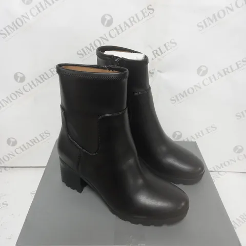 BOXED VIONIC RONAN BLACK HEEL BOOT SIZE 5