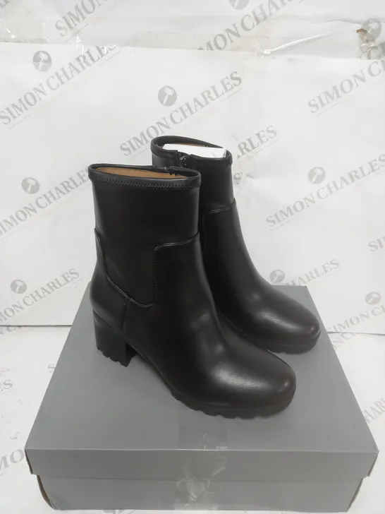 BOXED VIONIC RONAN BLACK HEEL BOOT SIZE 5