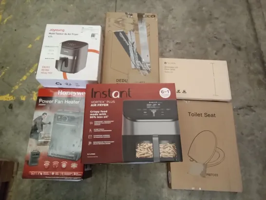 PALLET OF ASSORTED ITEMS INCLUDING TOILET SEAT, INSTANT VORTEX PLUS AIR FRYER, HONEY WELL POWER FAN HEATER, TECKIN DIMMABLE LED FLOOR LAMP, JOYOUNG MULTI TASKER 8S AIR FRYER, ELECCI DEHUMIDIFIER 