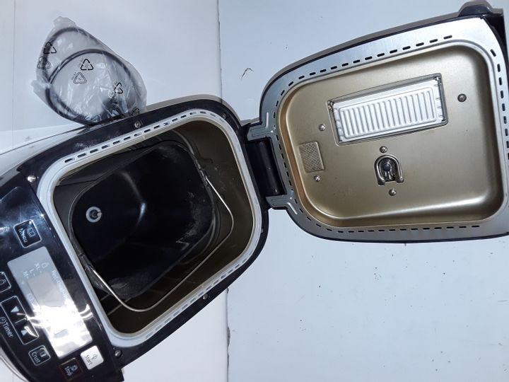 Lot 2330 PANASONIC AUTOMATIC BREAD MAKER SD ZB2502 Simon Charles