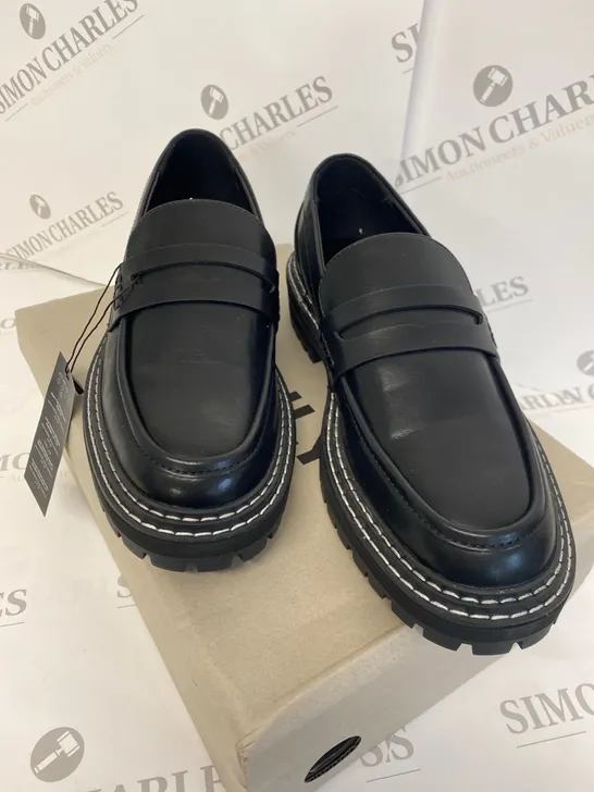 BOXED PAIR OF ONLY BLACK SHOES SIZE 39