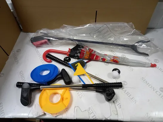 BOX OF APPROX 5 ITEMS TO INCLUDE CARS UMBRELLA, INSIDE MINI GOLF SET, LITTER PICKERS