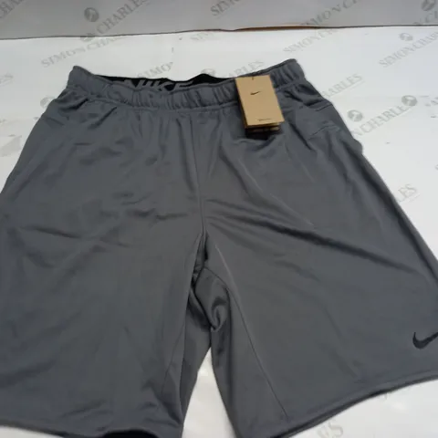 NIKE GREY 9" LENGTH SHORTS - M