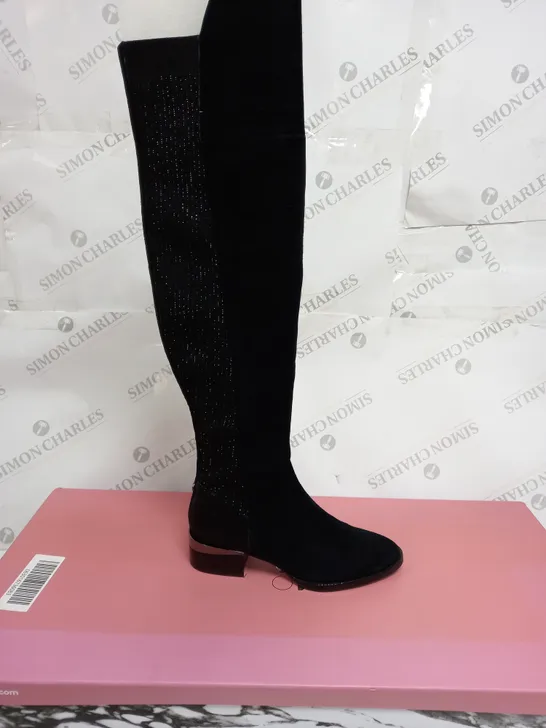 PAIR OF MODA IN PELLE ZARRA OVERKNEE BOOTS BLACK SUEDE SIZE 4