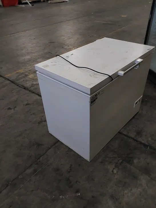 VESTFROST SZ282C COMMERCIAL CHEST FREEZER - WHITE 