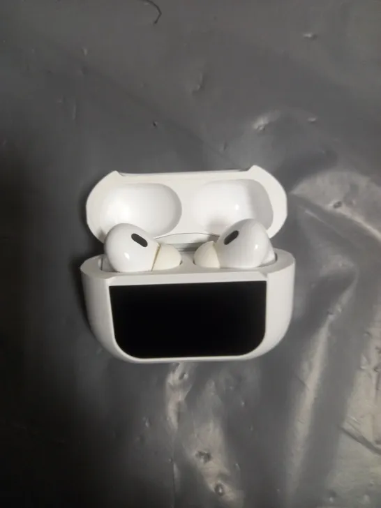 BLUETOOTH WIRELESS EARPHONES IN WHITE - MODEL UNSPECIFIED 