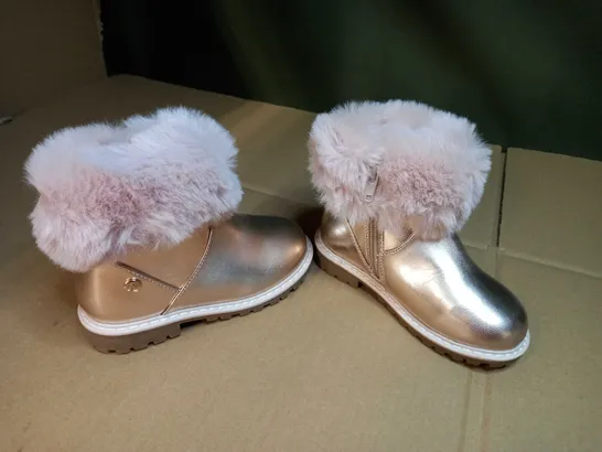 LOT OF APPROX 5 RIVER ISLAND PACKAGED PINK KIDS FUR TOP BOOT