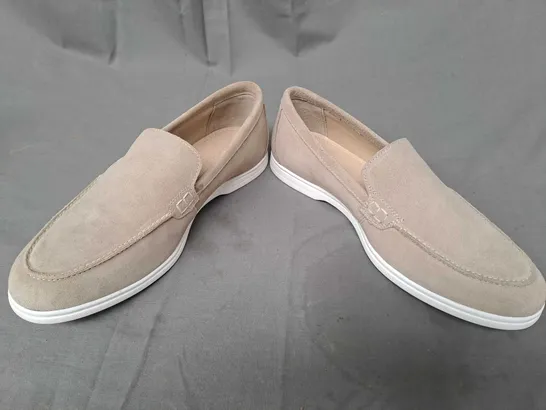 BOXED PAIR OF MOSS SLIP-ON SHOES IN STONE UK SIZE 8