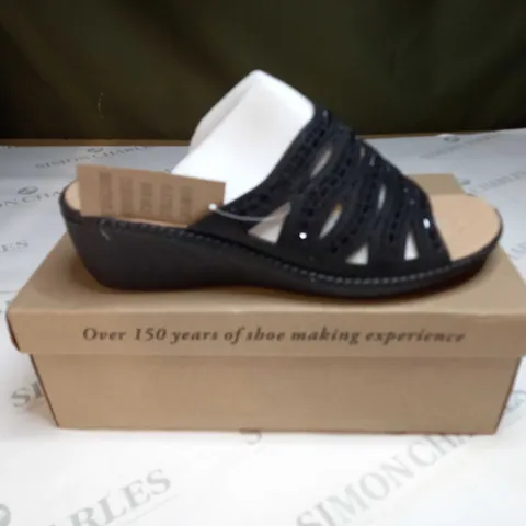 BOXED PAIR OF CUSHION WALK DIAMANTE MULES IN BLACK - SIZE 6