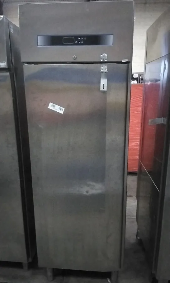 POLARIS SINGLE COMMERCIAL FRIDGE/CHILLER P70 TN AR