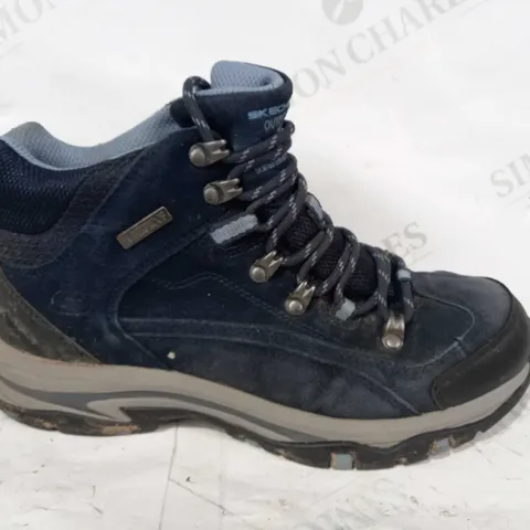 SKETCHERS MEMORY FOAM WATERPROOF BOOTS IN NAVY SIZE 6