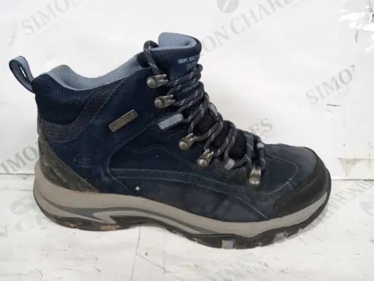 SKETCHERS MEMORY FOAM WATERPROOF BOOTS IN NAVY SIZE 6