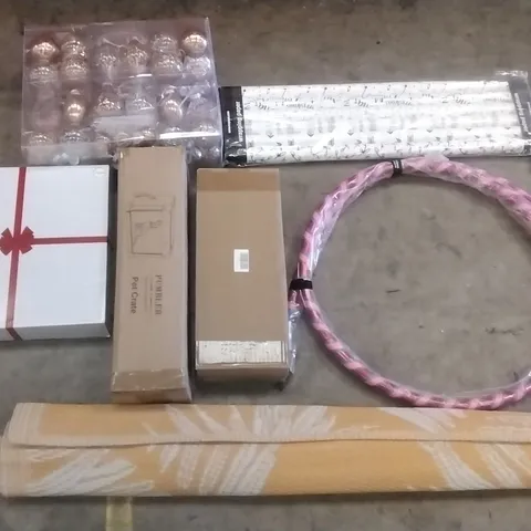 PALLET OF ASSORTED ITEMS INCLUDING PUMBLER PET CRATE, HULA HOOP, WRAPPING PAPER, LED CEILING LIGHT, CHRISTMAS CANDLE HOLDER, CLEAR/GOLD BAUBLE SET