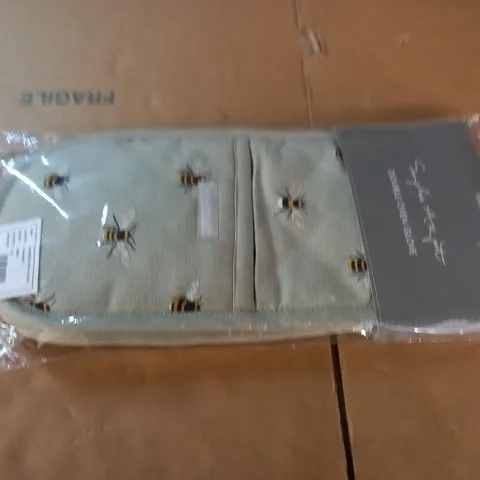 BEE THEMED DOUBLE OVEN GLOVE