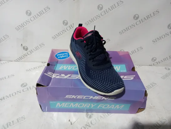 BOXED PAIR OF SKECHERS TRAINERS IN NAVY UK SIZE 7