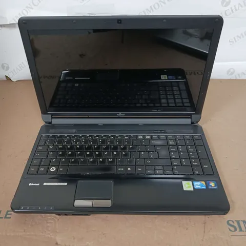 FUJITSU LIFEBOOK AH530 15 INCH	I3 M 370 2.40GHZ