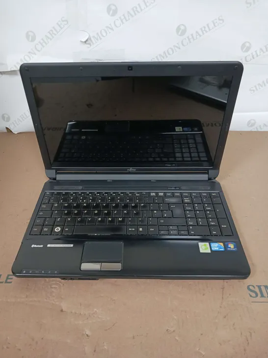 FUJITSU LIFEBOOK AH530 15 INCH	I3 M 370 2.40GHZ