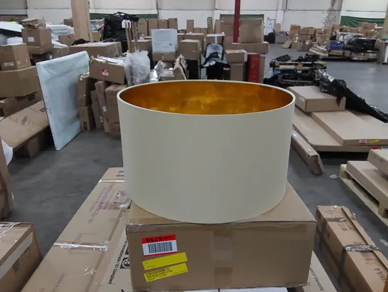 BOXED LARGE DESIGNER LAMPSHADE (1 BOX)