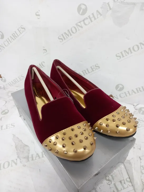 CASANDRA BORDERAUX FLAT SHOES WITH SPIKES - SIZE 6