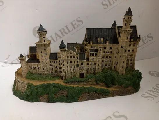 BANBURY MINT ENCHANTED CASTLES OF EUROPE DECORATIVE ORNAMENT - NEUSCHWANSTEIN CASTLE