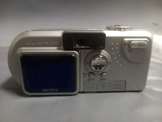 SONY DSC-P9 CAMERA